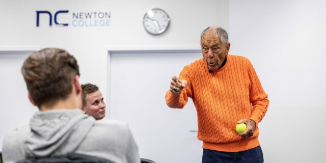 Trenér sester Williamsových přednášel studentům NEWTON College
