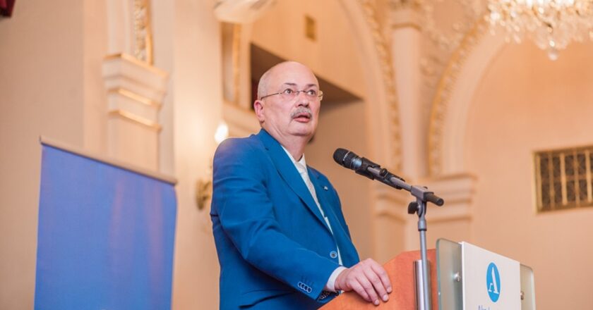 Už Tacitus postřehl, že nejvíc zákonů mají nejzkaženější státy. Moc korumpuje