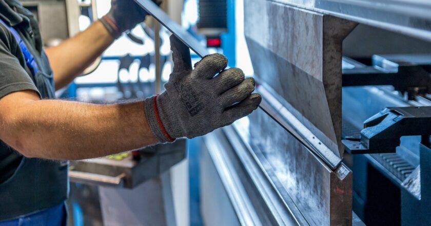 Experti: Státní podpora firem, které nepřerušily provoz,dává smysl