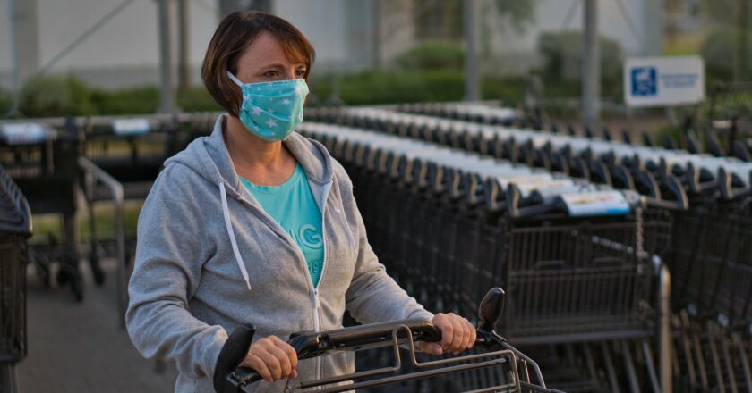 CVVM: Tři čtvrtiny lidí mají opatření proti koronaviru za účinná