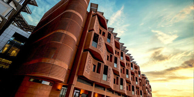 Vzorem měst budoucnosti je futuristický Masdar City. Prosazují se zde i Češi