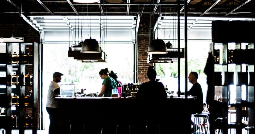 Každý desátý gastro podnik karanténu nepřežil