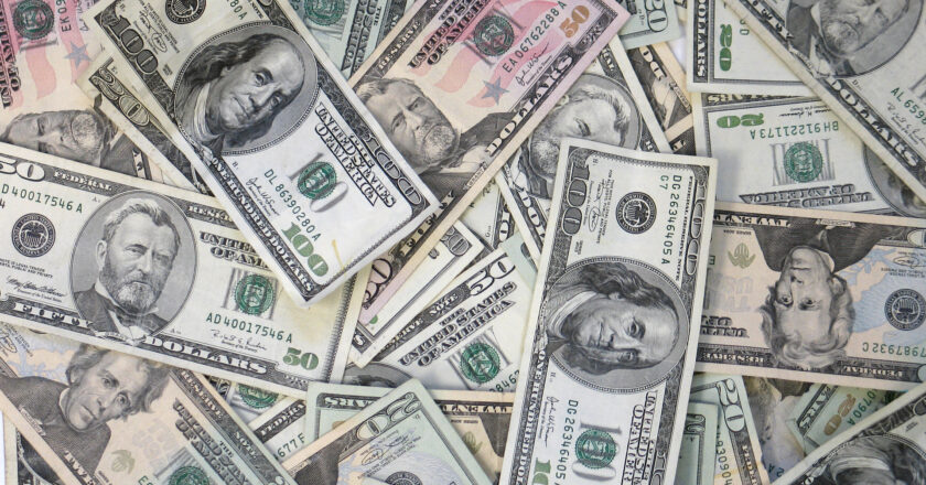 Americký dolar nejsilnější za více než 2 roky