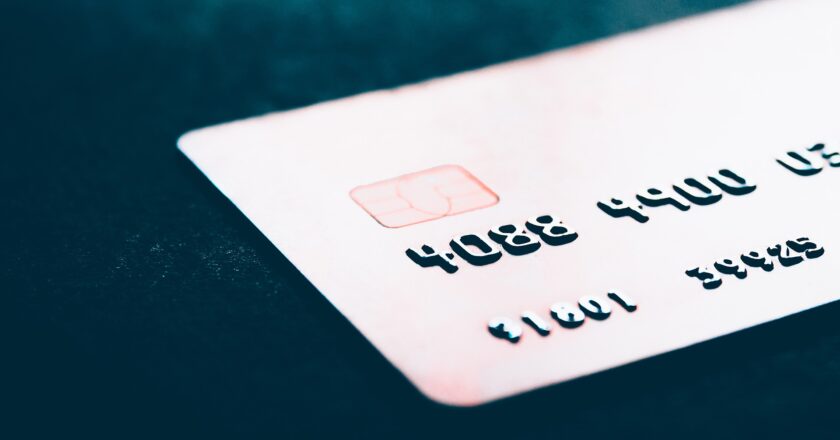 Výsledky ankety nejabsurdnější bankovní poplatek 2021 a nejabsurdnější bankovní postup či proces