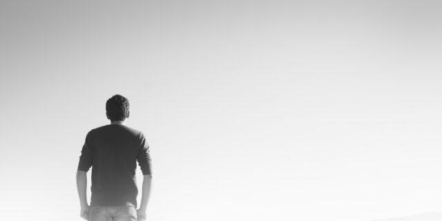 Ztráty zaměstnání se v roce 2025 obává více než polovina lidí, přibližně stejný počet uvažuje o tom, že práci změní 