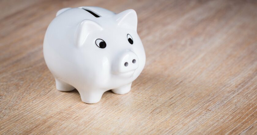 Domácnosti více spořily. Nejistota zvyšuje kumulované úspory