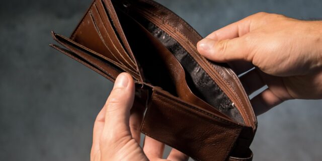 Průzkum: Téměř třetina Čechů pocítila dopad pandemie na financích