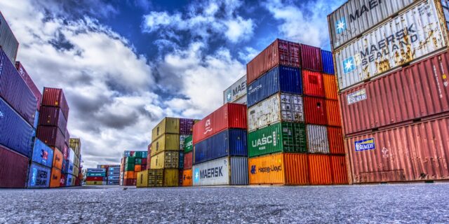 Obchodní válka na obzoru: Co by znamenalo 50% clo USA na EU?