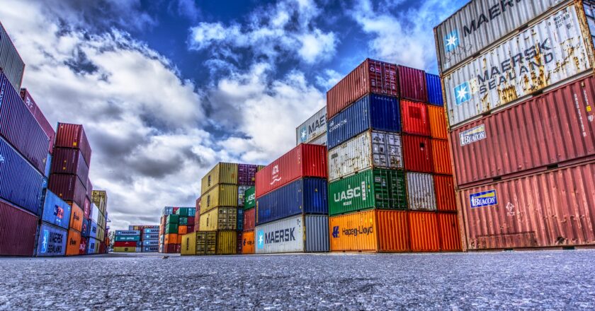 Obchodní válka na obzoru: Co by znamenalo 50% clo USA na EU?