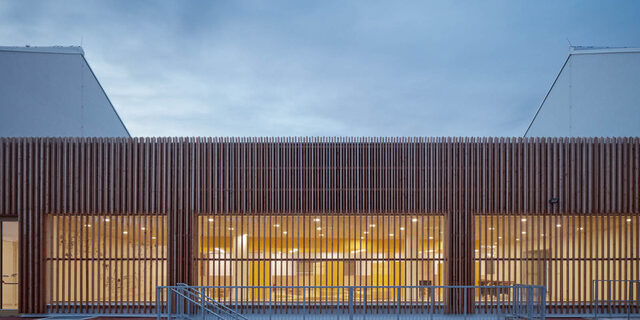 Nejšetrnější budovou roku je škola v Psárech u Prahy. Získala ocenění CZGBC v rámci Grand Prix Architektů