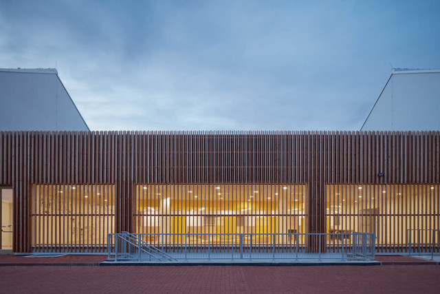 Nejšetrnější budovou roku je škola v Psárech u Prahy. Získala ocenění CZGBC v rámci Grand Prix Architektů