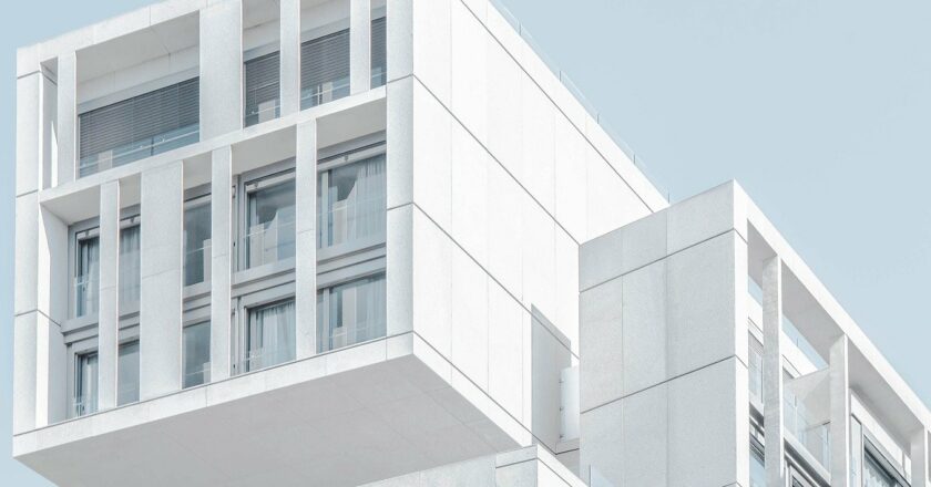 Rostoucí inflace přeje prodeji luxusních nemovitostí. Lidé si tak ukládají peníze