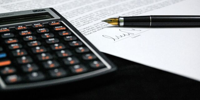 Mzdy na papíře rostou, ale v reálu klesají: Ekonomický paradox 3. čtvrtletí