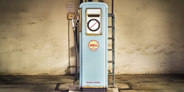 Benzin a nafta v ČR od minulého týdne zlevnily, pokles se zastaví