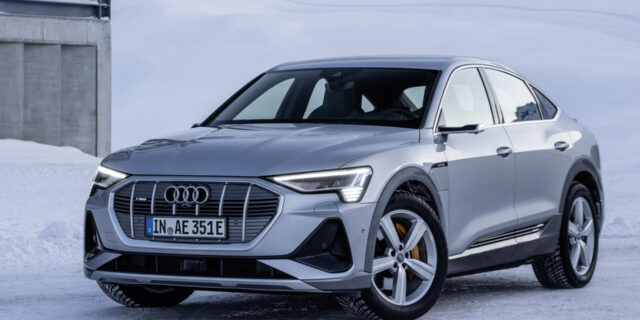 Auto se v podstatě stává pojízdným smartphonem