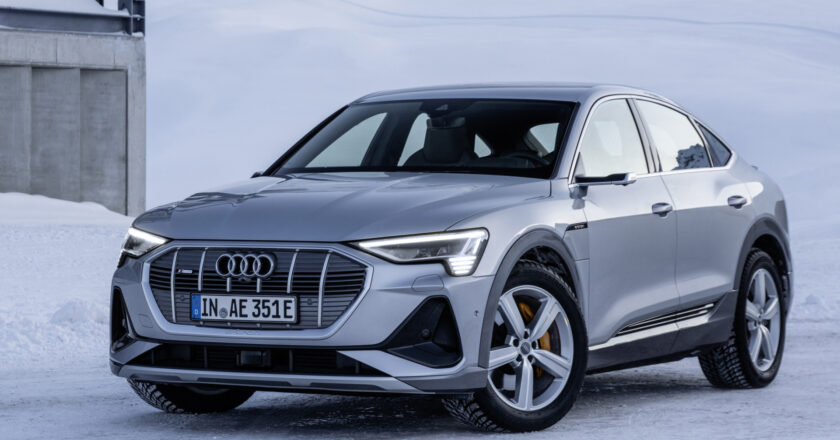 Auto se v podstatě stává pojízdným smartphonem