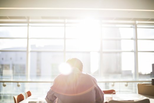 PORADNA: Covid-19 komplikuje provoz firem. Jak připravit pracoviště tam, kde není možný home office?