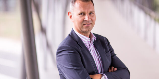 Mobilní bankovnictví využívá o třetinu více uživatelů než v předchozím roce