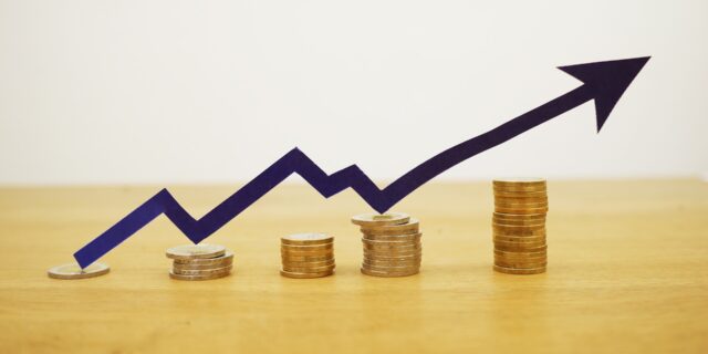 Průměrná sazba spotřebitelských úvěrů stoupla o 0,77 bodu na 6,44 procenta