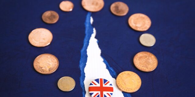 Rok 2021 začne nebezpečnou jízdou dolaru a pobrexitovou Británií na křižovatce