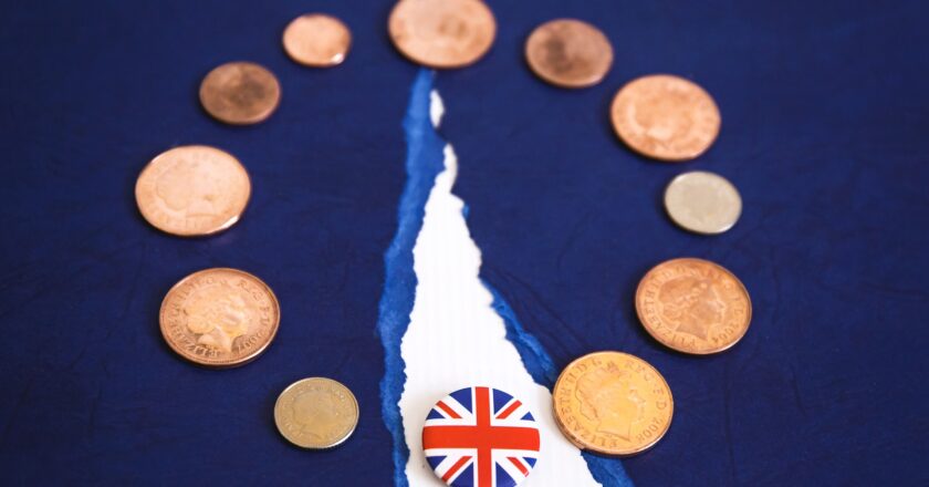 Rok 2021 začne nebezpečnou jízdou dolaru a pobrexitovou Británií na křižovatce