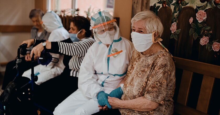 Konec izolace? Nejlepší vánoční dárek pro seniory