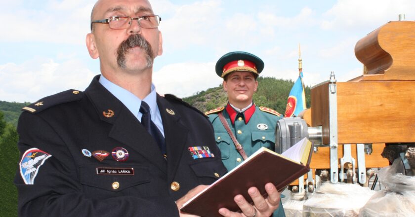 Podcast s plk. Jiřím Ignácem Laňkou, vedoucím kanceláře ředitele URNA