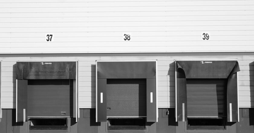 Analýza CBRE: Výrazný růst e-commerce zásadně ovlivní novou výstavbu logistických hal a skladů