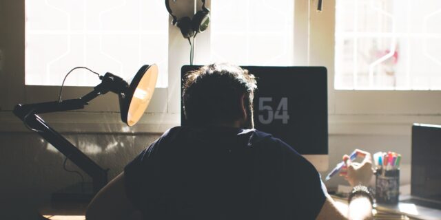 Nový fenomén roku 2021: Home-office začíná Čechům vadit