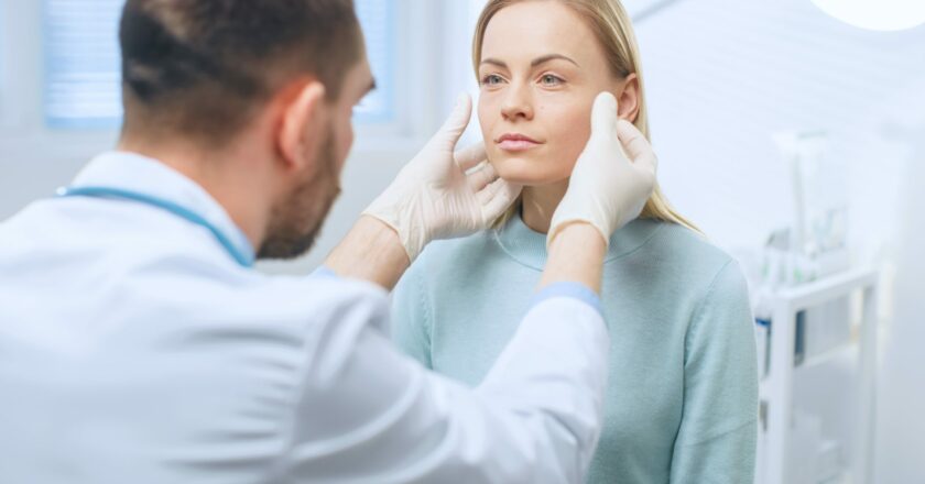 Přeplněné ordinace lékařů. Čekací lhůty na vyšetření jsou i několik měsíců
