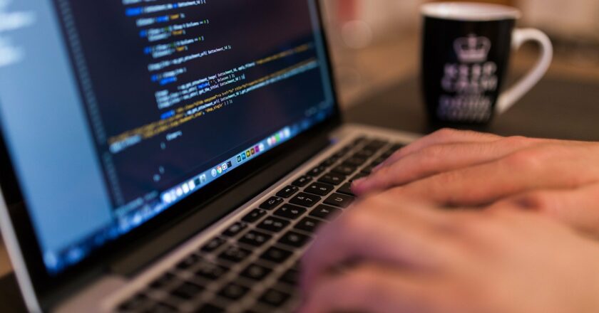 Ochrana dat je pro kyberbezpečnost firem klíčová, přesto ji řeší jen třetina malých a středních firem