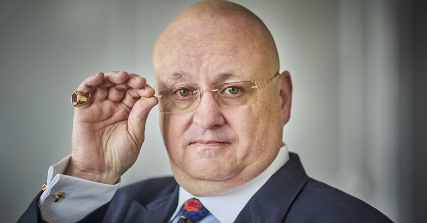Maisner: Vláda si s ústavností svých kroků hlavu neláme