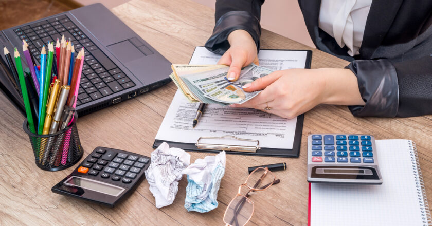 Poradna: Nechoďte na úřad zbytečně. Přehled o příjmech a výdajích vyřídíte elektronicky