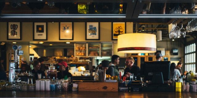 Od příštího týdne zase do hospod. NSS zrušil opatření Ministerstva zdravotnictví