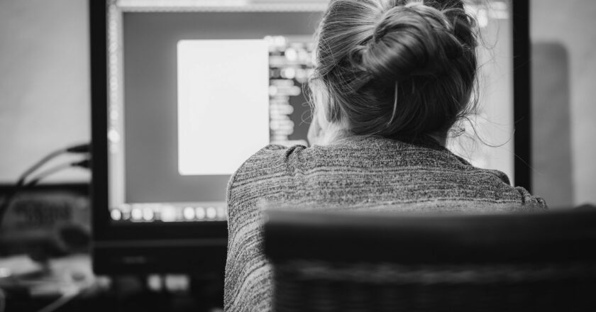 Práce na home office může bránit v kariérním postupu, myslí si přes 40 % dotázaných zaměstnanců