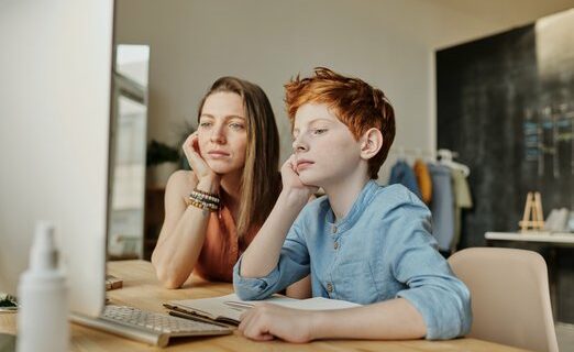 Poradna: Pozor na data, která necháváte na přístrojích zapůjčených školami pro distanční výuku