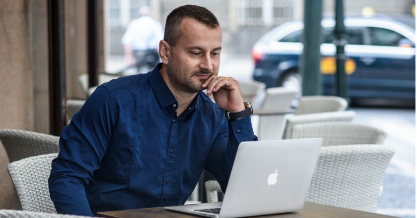 Češi hledají způsoby, jak investovat, na internetu nebo přes známé