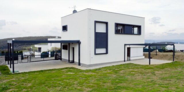 Zdražování stavebních prací a materiálu nekončí, za rodinný domek letos zaplatíte o milion více