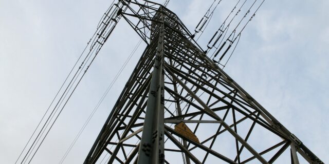 <a><strong>Prestižním výzkumným institucím v Česku hrozí odstávky kvůli více než 100% zdražení elektřiny</strong></a>