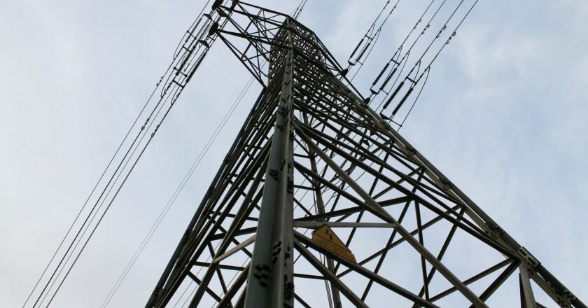 <a><strong>Prestižním výzkumným institucím v Česku hrozí odstávky kvůli více než 100% zdražení elektřiny</strong></a>