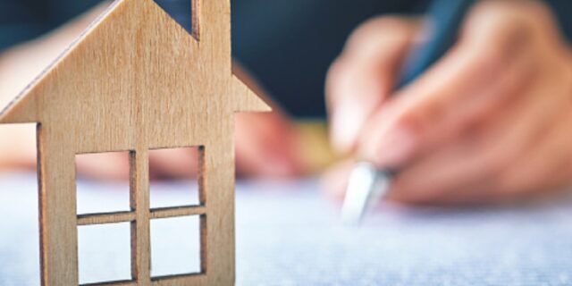 Hypoteční trh stále hledá své dno, v listopadu klesl o osmdesát čtyři procent