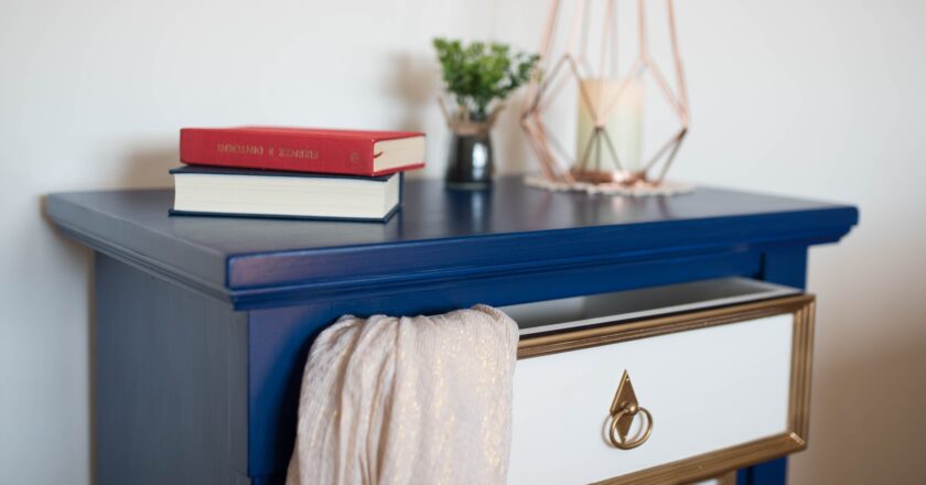 Průzkum: Polovina Čechů drží doma hotovost, nejčastěji v šuplíku