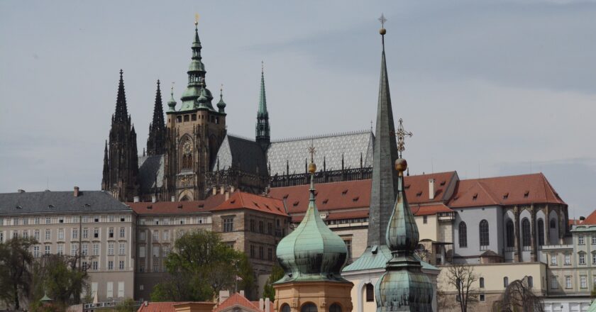 Hejl: Nová vláda, staré potíže