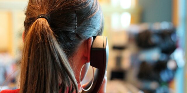 Zaměstnanci call center kvůli umělé inteligenci o práci nepřijdou