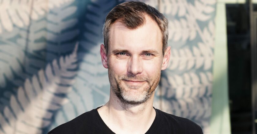 Bezrealitkám šéfuje Jan Škrabánek, jeho hlavní misí je reagovat na změny na realitním trhu a zajistit dostupné nájmy