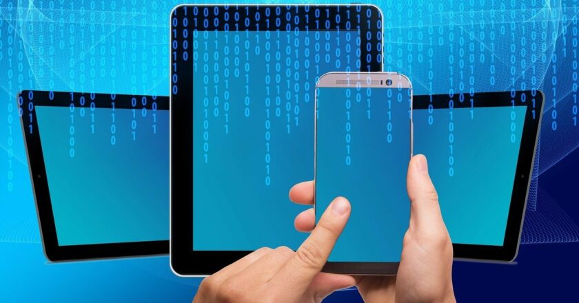 Tři roky od Apple Pay: Bezkontaktní platby už jsou mezi Čechy druhou nejoblíbenější finanční technologií, mobilem platí třetina lidí