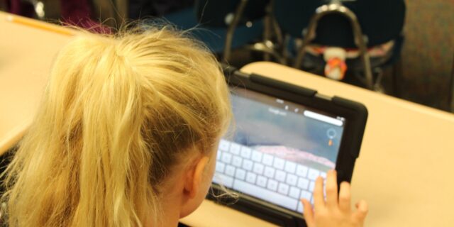 Každý třetí rodič už s dítětem čelil problémům kvůli internetu