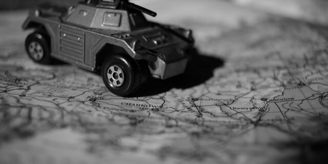 Schmarcz: Ekonomika války - kdo rychle dává, dvakrát dává a kdo nedává Ukrajině, zaplatí za vlastní obranu mnohem víc…