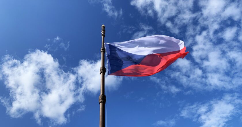 Pandemické vysvědčení pro ČR: Nedůvěra ve vládu a téměř nejvyšší počty zemřelých v EU