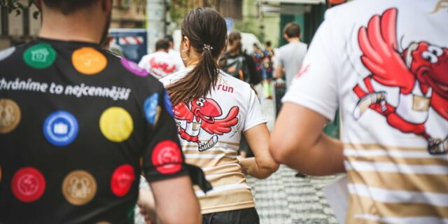 Tisková konference Pojišťovny VZP, a. s., (PVZP) na téma spojení charitativních běhů PVZP FénixRun s Běhej lesy (Stream PVZP)